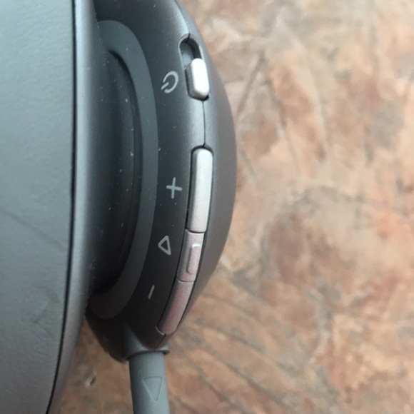 JBL Bluetooth headphones - Picture 10 of 15